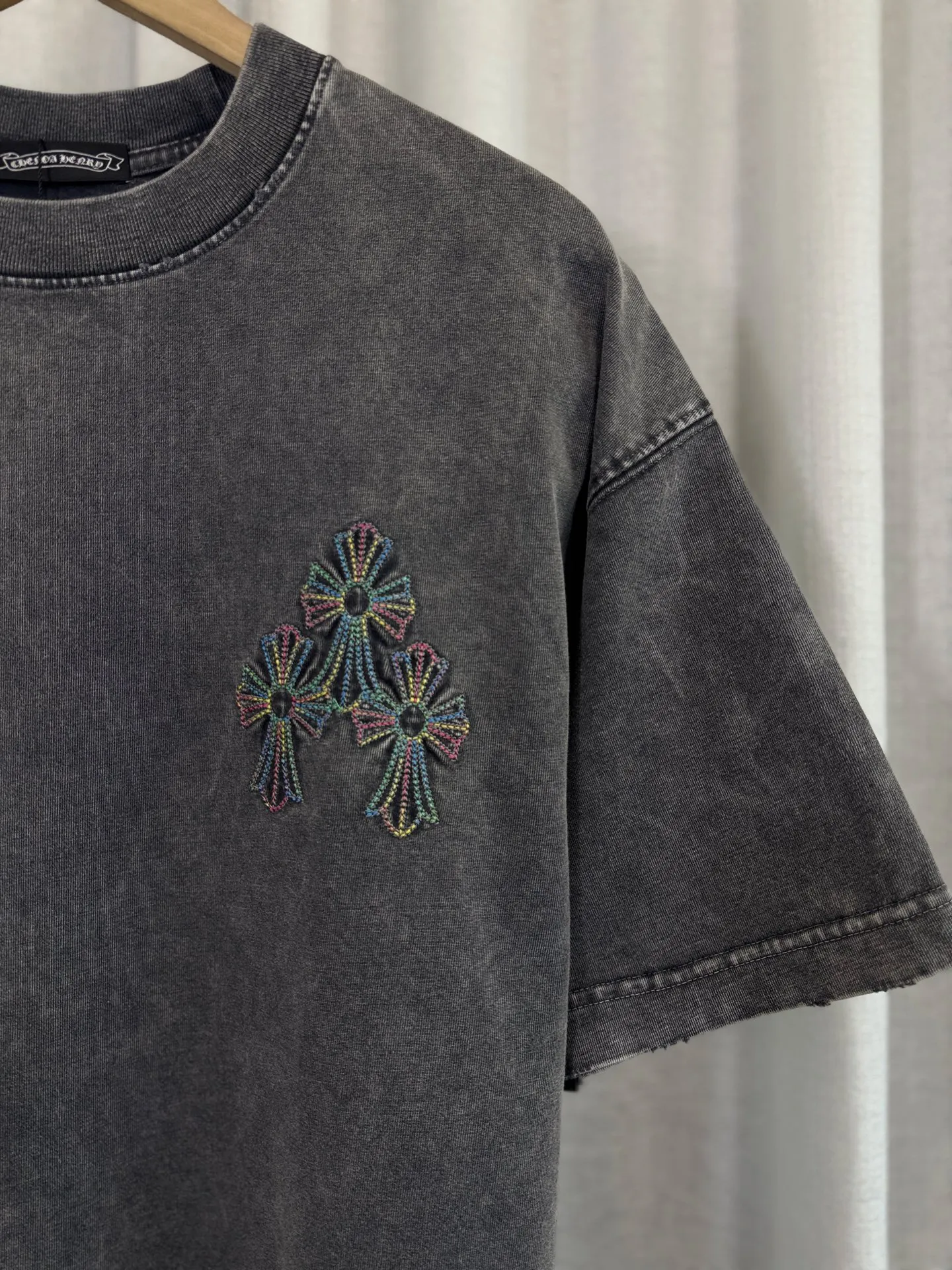 P220 ch high version Chrome Hearts 2025 spring and summer new horseshoe cross print washed appliqué short-sleeved T-shirt, fabric: 26 double yarns, 320 grams weight, heavy wash ➕ fried color + color embroidery Printing process: color embroidery Color: washed gray Size: S M L XL Style number: 5165